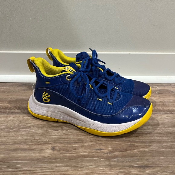 Boys Steph Curry shoes - Picture 1 of 10